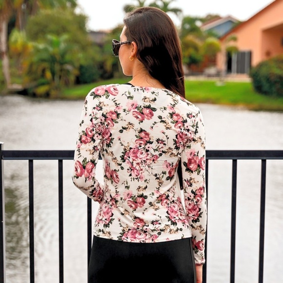 DEVORAH'S SECRET Modest Top Rose Bouquet - Picture 3 of 3